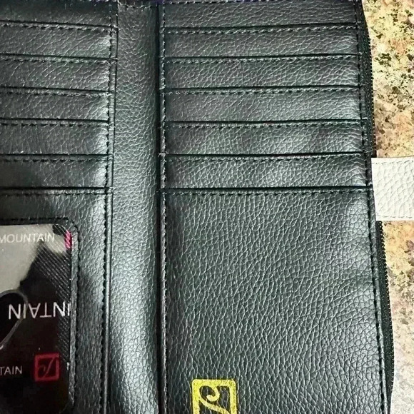 Stone Mountain USA Womans Black And Cream Faux Leather Wallet with Zipper & Snap - Picture 6 of 13